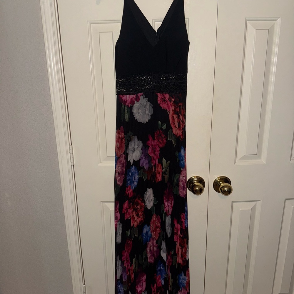 Xscape Black and Red Sleeveless Maxi Dress V-Neck